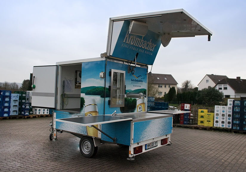 Foto des 'Krombacher Insel'-Bierwagen